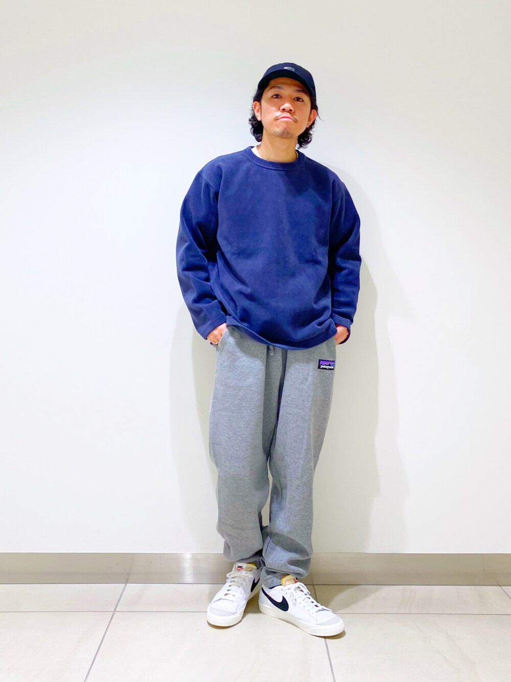 「カジュアル、休日コーデ、ビッグシルエット、コーデュロイ、スウェットパンツ、patagonia、パタゴニア、NIKE、blazer、アーバンリサーチ、アーバンリサーチドアーズ、URBAN RESEARCH DOORS、ザノースフェイス、キャップ」｜「THE NORTH FACEの【THE NORTH FACE】(ザ・ノースフェイス)ロゴ入りナイロンローキャップ（キャップ、ブラック系）」を使った、DAIKI TAKEYAさん（メンズ・165cm）の冬コーディネートの1枚目の写真