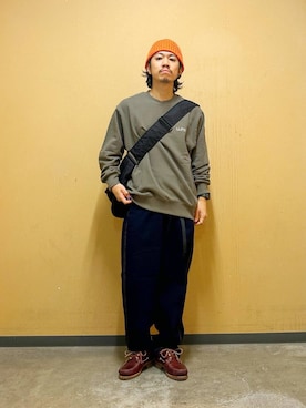 「YAKPAK（ヤックパック）の『別注』YAKPAK×DOORS　SHOULDER BAG（ショルダーバッグ）」を使った、DAIKI TAKEYAさん（メンズ・165cm）の秋コーディネート