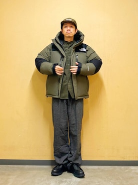 「URBAN RESEARCH DOORS（アーバンリサーチドアーズ）のウールブレンドネップワンタックパンツ（その他パンツ）」を使った、DAIKI TAKEYAさん（メンズ・165cm）の冬コーディネート