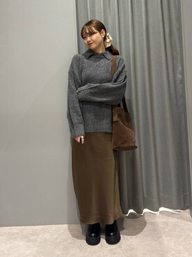 「LEPSIM（レプシィム）のストレッチサテンスカート　497324（スカート）」を使った、えりこさん（レディース・156cm）の秋コーディネート