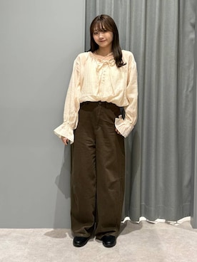 「LEPSIM（レプシィム）のカツラギカラーパンツ　630166（その他パンツ、グリーン系）」を使った、えりこさん（レディース）の春コーディネート