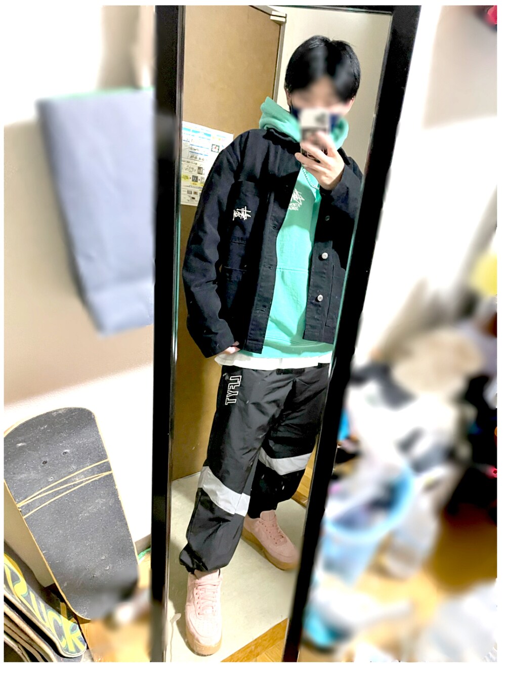 「STUSSYのアイテム（デニムジャケット、ブラック系）」を使った、katsukidaoさん（メンズ・174cm）の秋コーディネートの1枚目の写真
