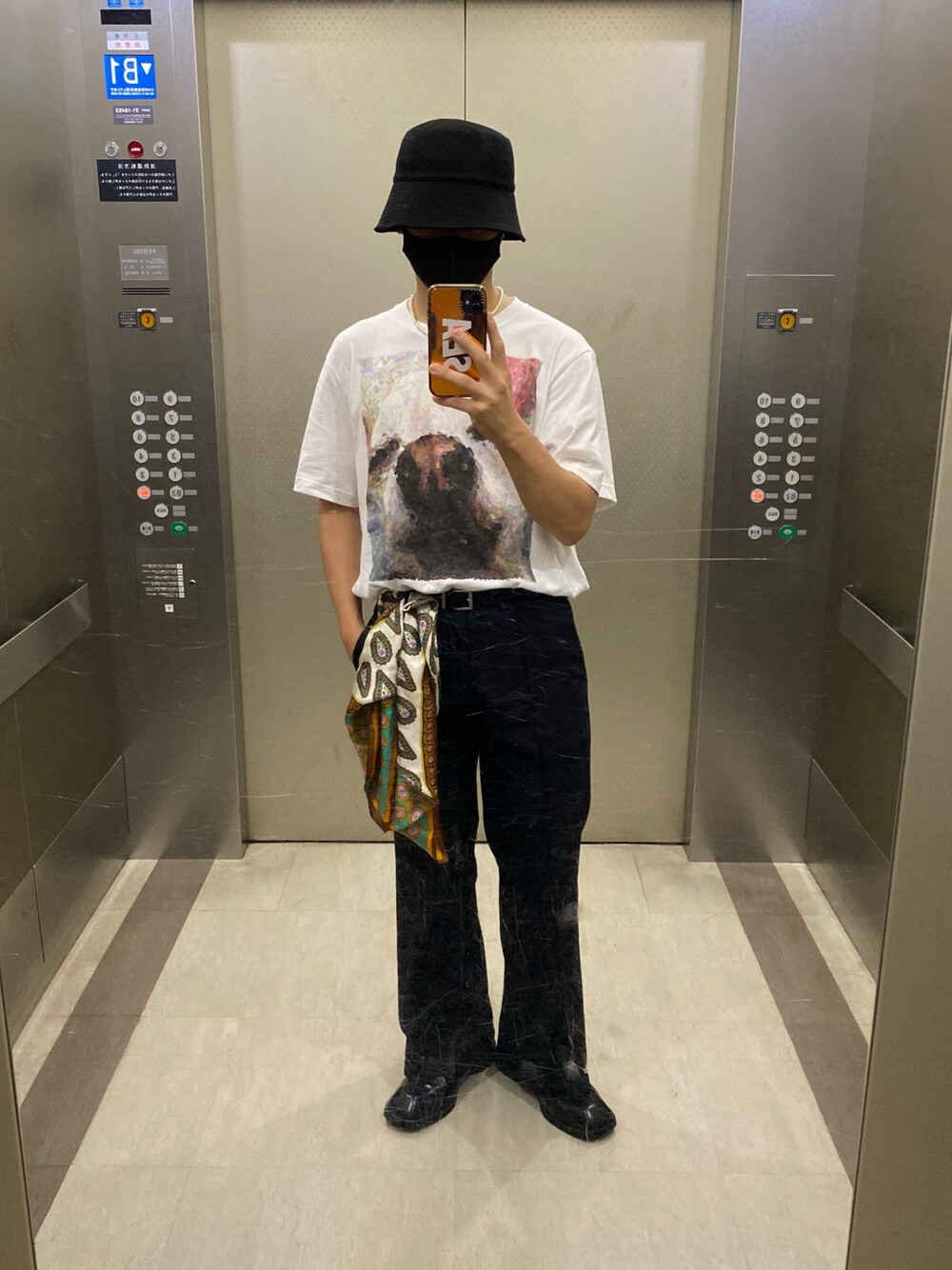 「おしゃれさんと繋がりたい、キレイめ、今日のコーデ、フレアパンツ、バケットハット、ブーツ、スクエアトゥ、スカーフ、低身長、UNIQLO」｜「SENSE OF PLACE by URBAN RESEARCHのCARREMANバケットハット（ハット、ブラック系）」を使った、とーあさん（メンズ・170cm）の夏コーディネートの1枚目の写真