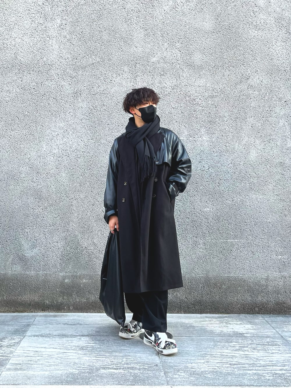 Ellno Loset（エルノロゼット）の「ビーガンレザー切り替えトレンチ