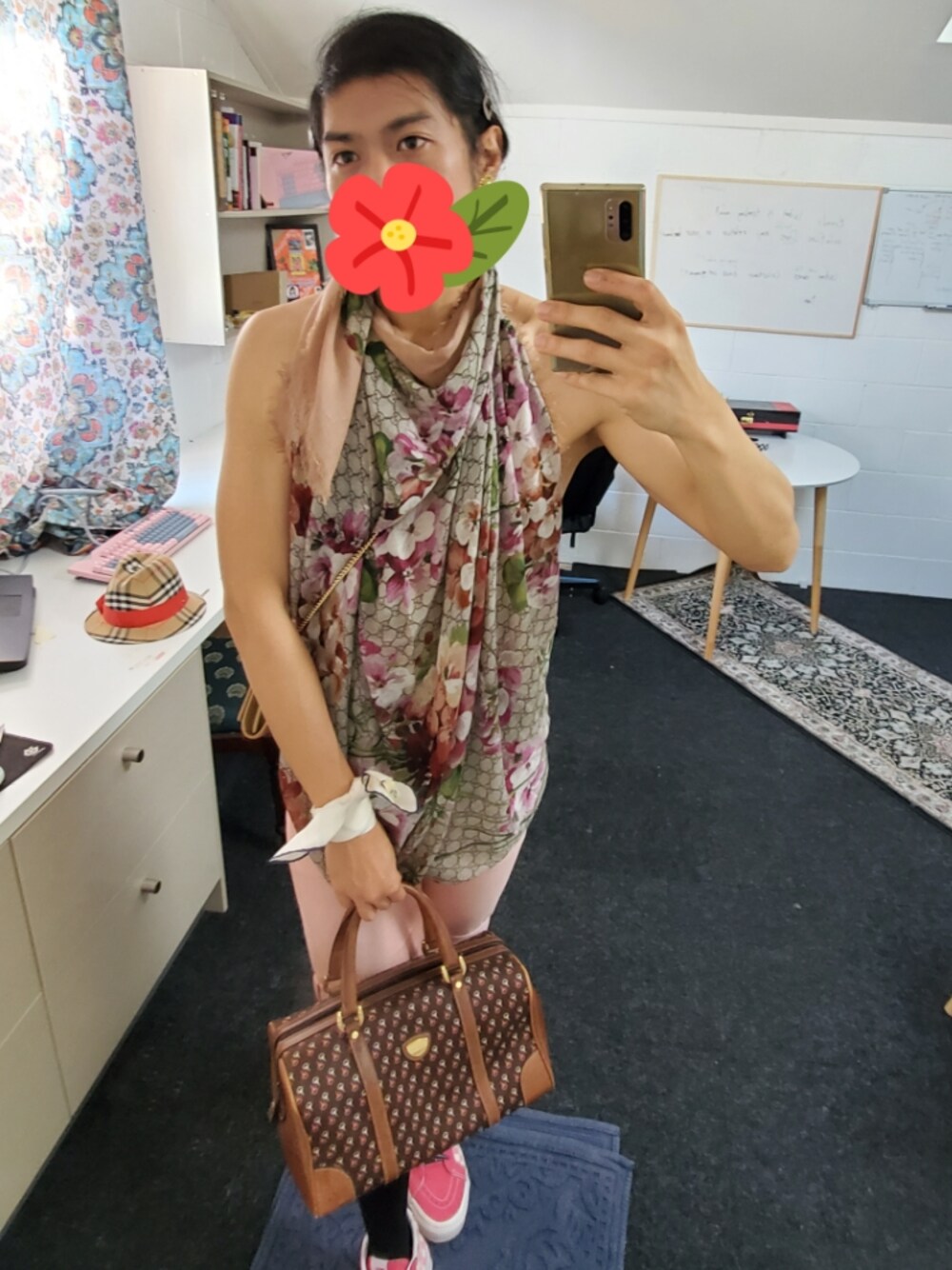 「春コーデ、Australia」｜「GUCCIのアイテム（バッグ、その他）」を使った、Overcookさん（メンズ・180cm）の秋コーディネートの1枚目の写真