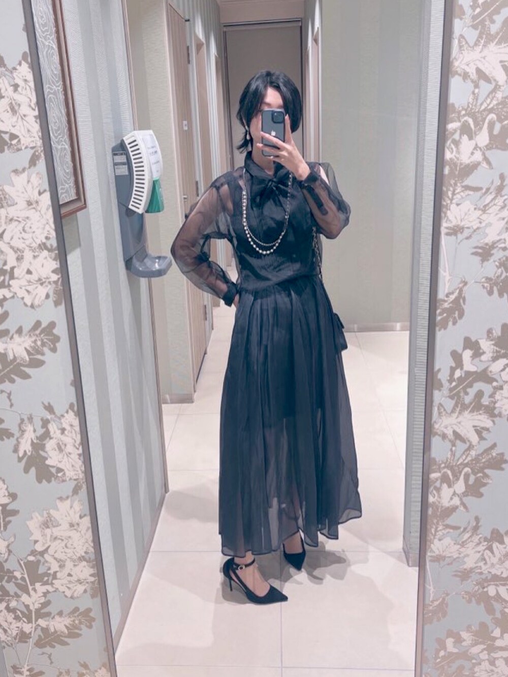 「秋コーデ、結婚式スタイル、オールブラック、ヒール、おめかしコーデ、おめでとう！、なぐもデス」｜「aimohaのアイテム（シューズ、ブラック系）」を使った、nagumodogさん（骨格ナチュラル・レディース・164cm）の秋コーディネートの1枚目の写真