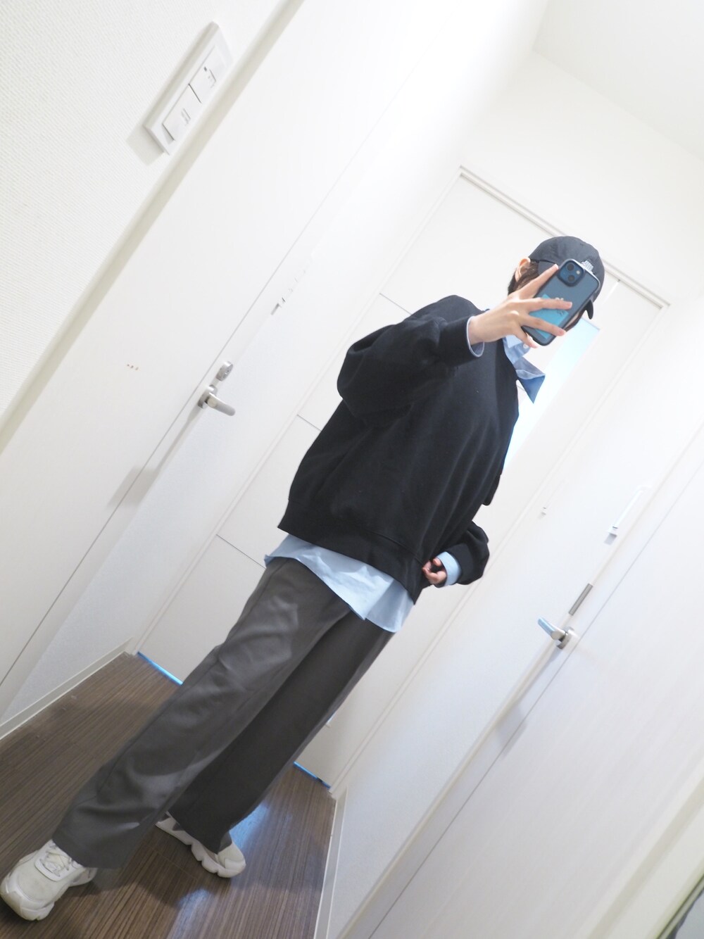 「今日のコスメと服、韓国ファッション、韓国コーデ、GU、プチプラ、ハンサム女子、ハンサムコーデ、NIKE、韓国ストリート、長身女子、おしゃれさんと繋がりたい、パンツコーデ、スエット、なぐもデス、シャツコーデ」｜「トムとジェリーのアイテム（キャップ、ブラック系）」を使った、nagumodogさん（骨格ナチュラル・レディース・165cm）の春コーディネートの1枚目の写真