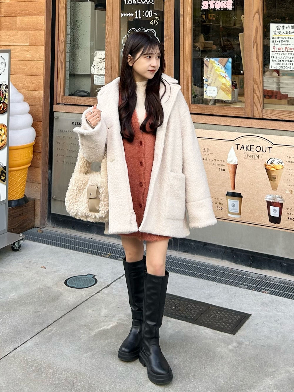 厚底ボリュームロングブーツを使った20歳〜25歳の人気ファッション