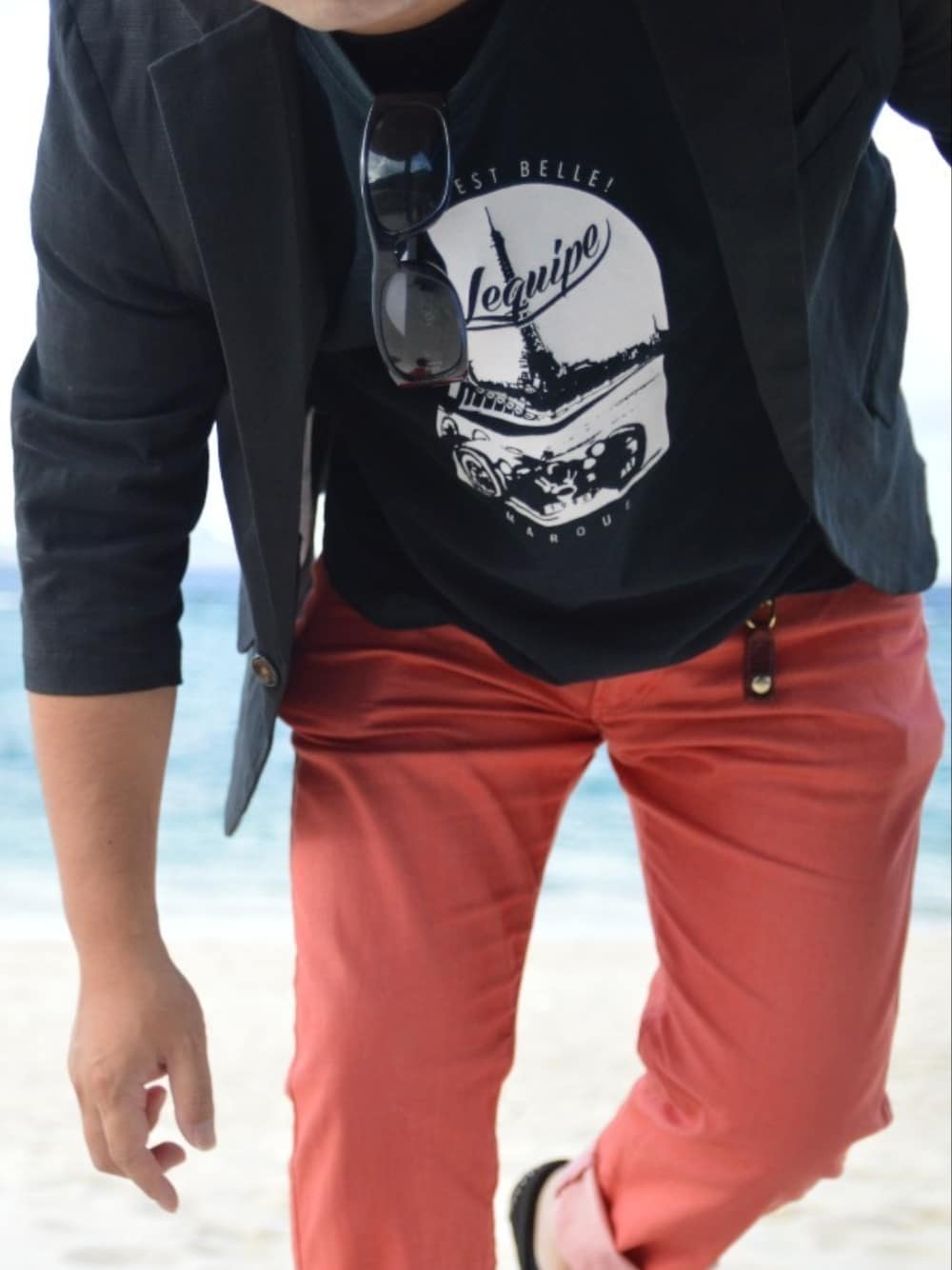 「Tシャツ、オリジナルブランド、沖縄、サングラス」｜「90lequipeのアイテム（Tシャツ/カットソー、ブラック系）」を使った、沖縄　ハイサイさん（メンズ・173cm）の春コーディネートの1枚目の写真
