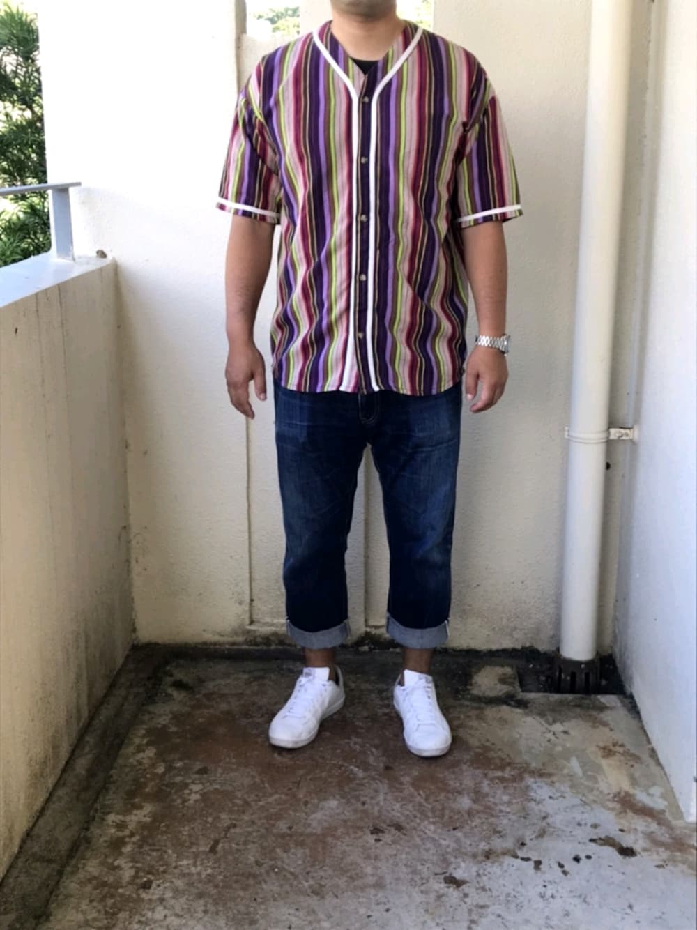 「沖縄、デニムパンツ、シャツスタイル、ベースボールシャツ」｜「Levi'sのアイテム（デニムパンツ、ブルー系）」を使った、沖縄　ハイサイさん（メンズ・173cm）の秋コーディネートの1枚目の写真