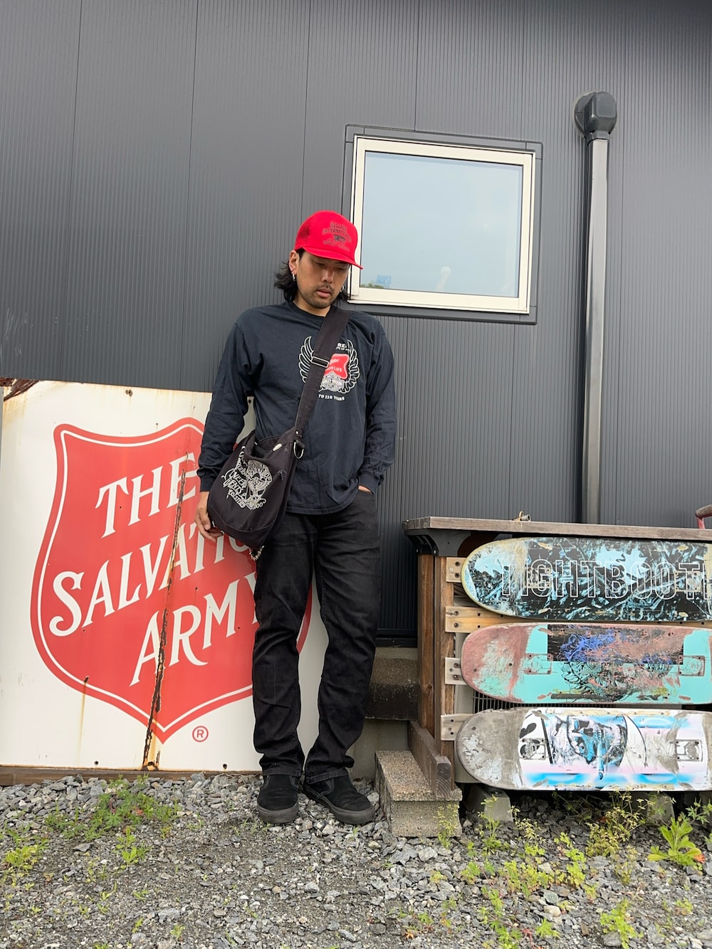 COOTIE PRODUCTIONSのショルダーバッグを使った人気ファッション  