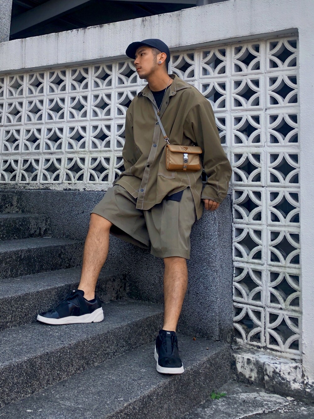 「PRADA、Dior、FUSIO FUSIO、省議會」｜「PRADAのアイテム（バッグ、ベージュ系）」を使った、浮生 ふせいさん（メンズ・169cm）の夏コーディネートの1枚目の写真
