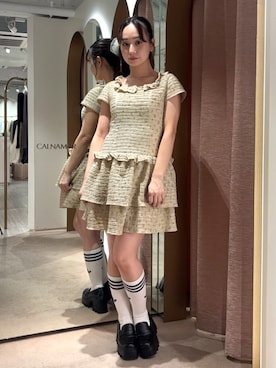 「CALNAMUR（カルナムール）のティアードフラワーワンピース（ワンピース、ベージュ系）」を使った、ayahaさん（レディース・155cm）の春コーディネート
