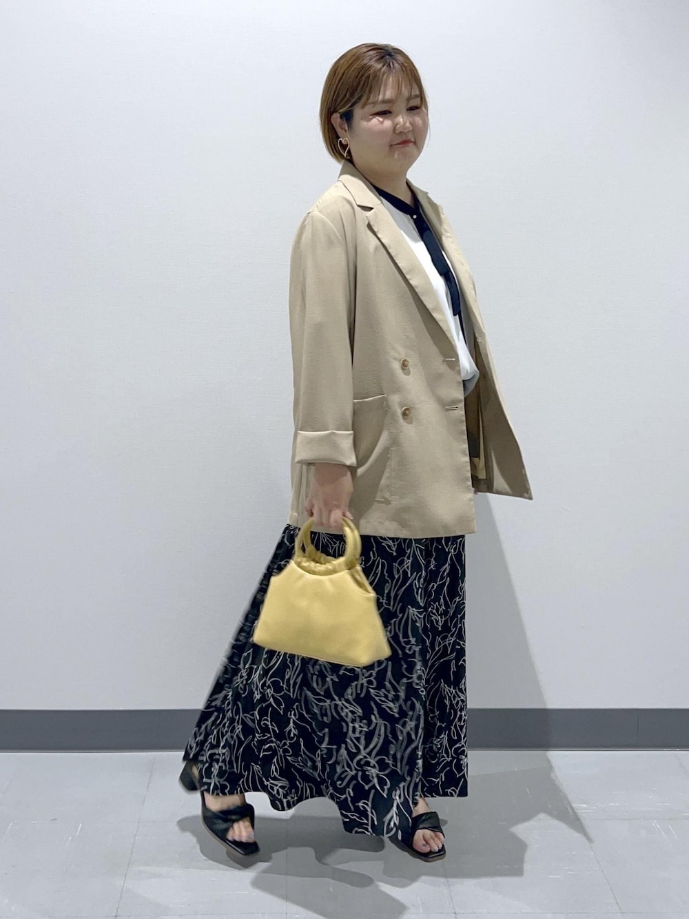 「ダブルジャケット、シアー、麻調、接触冷感、UVカット、リボンタイブラウス、スカーチョ、ミュールサンダル、ミュール、イエベ、イエベオータム、骨格ストレート、低身長コーデ、ジャケット、初夏コーデ」｜「ROPE' PICNICのアソート柄スカーチョ（その他パンツ、ブラック系）」を使った、KUMIさん（レディース・152cm）の夏コーディネートの1枚目の写真