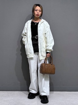 「PAGEBOY（ページボーイ）のプラットチャンキースニーカー【3サイズ展開・軽量】（スニーカー、ブラック系）」を使った、えみちさん（レディース・155cm）の春コーディネート