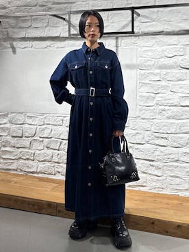 「PAGEBOY（ページボーイ）のウエストベルトデニムジャケットワンピース（ワンピース、ブルー系）」を使った、えみちさん（レディース・155cm）の秋コーディネート