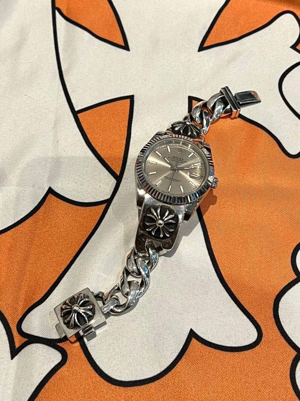 「ロングコート、ミリタリー、オトナカジュアル、冬のコーデ、冬アウター、カジュアル、ブラック、Chrome Hearts、ROLEX、スニーカー」｜「ROLEXのアイテム（腕時計、ブラック系）」を使った、Chrome_HKさん（メンズ・178cm）の冬コーディネートの1枚目の写真