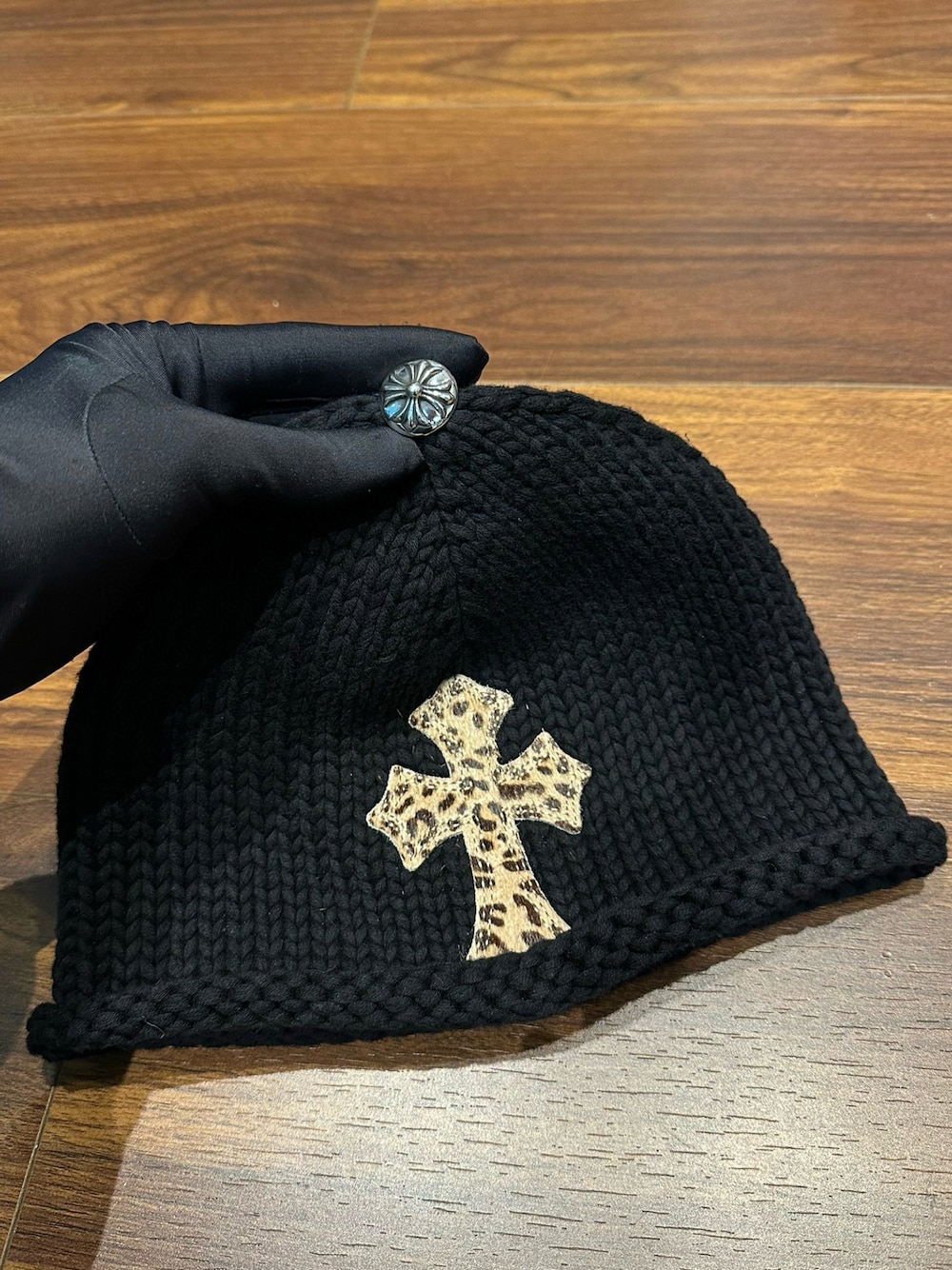 「冬アウター、Chrome Hearts、chromehearts」｜「CHROME HEARTSのアイテム（ニットキャップ/ビーニー、ブラック系）」を使った、Chrome_HKさん（メンズ・174cm）の冬コーディネートの1枚目の写真
