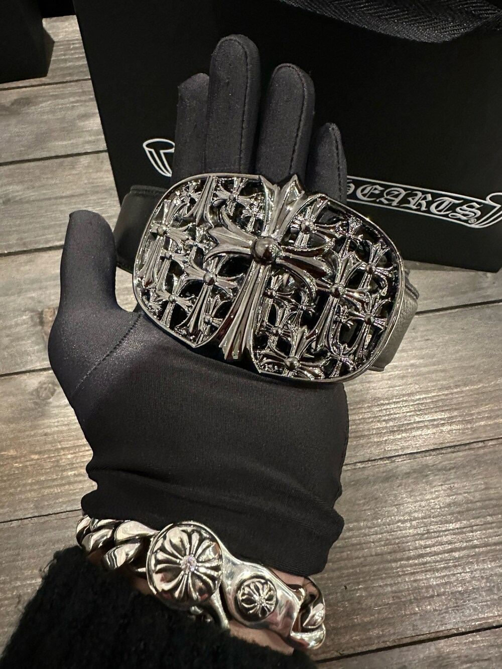 「シンプル、冬、マイベストコーデ2023、カジュアル、秋コーデ、スニーカーコーデ、日本製、hongkong、Chrome Hearts」｜「CHROME HEARTSのアイテム（ベルト、ブラック系）」を使った、Chrome_HKさん（メンズ・179cm）の冬コーディネートの1枚目の写真