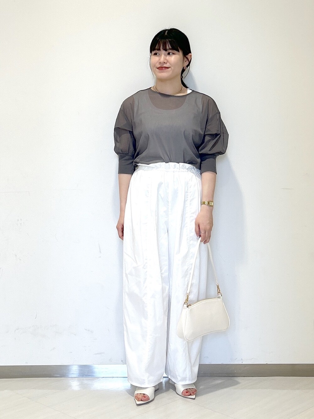 「A part byのカーブネックカフ（ネックレス、ゴールド系）」を使った、めいさん（レディース・159cm）の夏コーディネートの1枚目の写真