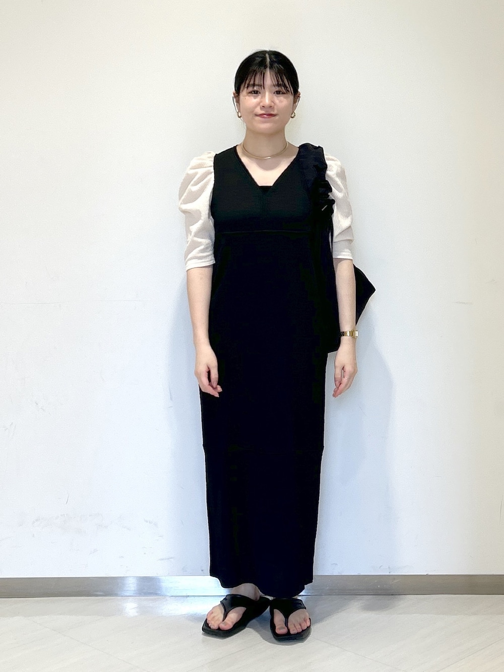 「apartby、e/rm、夏コーデ、ワンピース、きれいめカジュアル、楽チンコーデ、旅行」｜「A part byの2WAYアセテートニットタンク（タンクトップ、ブラック系）」を使った、めいさん（レディース・159cm）の春コーディネートの1枚目の写真