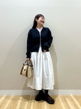 「ITEMS URBANRESEARCH（アイテムズ アーバンリサーチ）のワンポイント刺シュウロンTシャツ（Tシャツ/カットソー、ピンク系）」を使った、みよしさん（レディース・159cm）の冬コーディネート