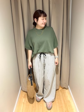 「ITEMS URBANRESEARCH（アイテムズ アーバンリサーチ）のニットTシャツ（ニット/セーター、グリーン系）」を使った、みよしさん（レディース・159cm）の春コーディネート
