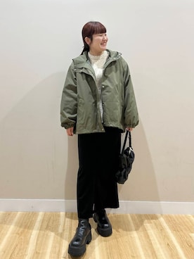 「アイテム（マウンテンパーカー）」を使った、みよしさん（レディース・159cm）の秋コーディネート