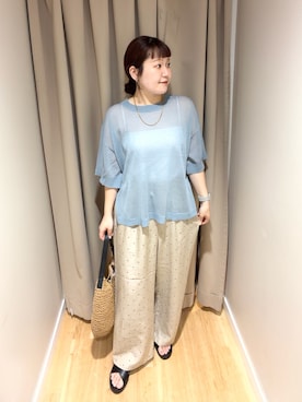 「ITEMS URBANRESEARCH（アイテムズ アーバンリサーチ）のシアーハンソデニットプルオーバー（ニット/セーター、ブルー系）」を使った、みよしさん（レディース・159cm）の春コーディネート