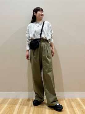 「ITEMS URBANRESEARCH（アイテムズ アーバンリサーチ）のアイテム（チノパンツ）」を使った、みよしさん（レディース・159cm）の夏コーディネート
