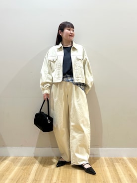 「ITEMS URBANRESEARCH（アイテムズ アーバンリサーチ）の袖ボリュームZIPブルゾン（ブルゾン、ホワイト系）」を使った、みよしさん（レディース・159cm）の春コーディネート