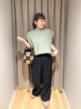 「ITEMS URBANRESEARCH（アイテムズ アーバンリサーチ）のリネン混タックフレンチスリーブシャツ（シャツ/ブラウス、グリーン系）」を使った、みよしさん（レディース・159cm）の夏コーディネート