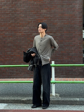「COS（コス）のアイテム（トップス）」を使った、pooh._.313さん（メンズ・186cm）の春コーディネート