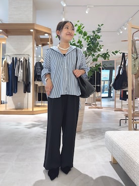「Jena espace merveilleux(ジェナ エスパスメルヴェイユ)の〈9/18インスタライブご紹介アイテム〉ダブルストライプシャツ(シャツ/ブラウス、ブルー系)」を使った、おみつさん(レディース・147cm)の秋コーディネート