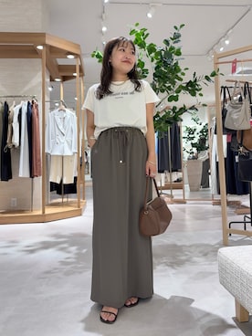 「Jena espace merveilleux(ジェナ エスパスメルヴェイユ)のコンパクトロゴカットソー(Tシャツ/カットソー、ホワイト系)」を使った、おみつさん(レディース・147cm)の夏コーディネート