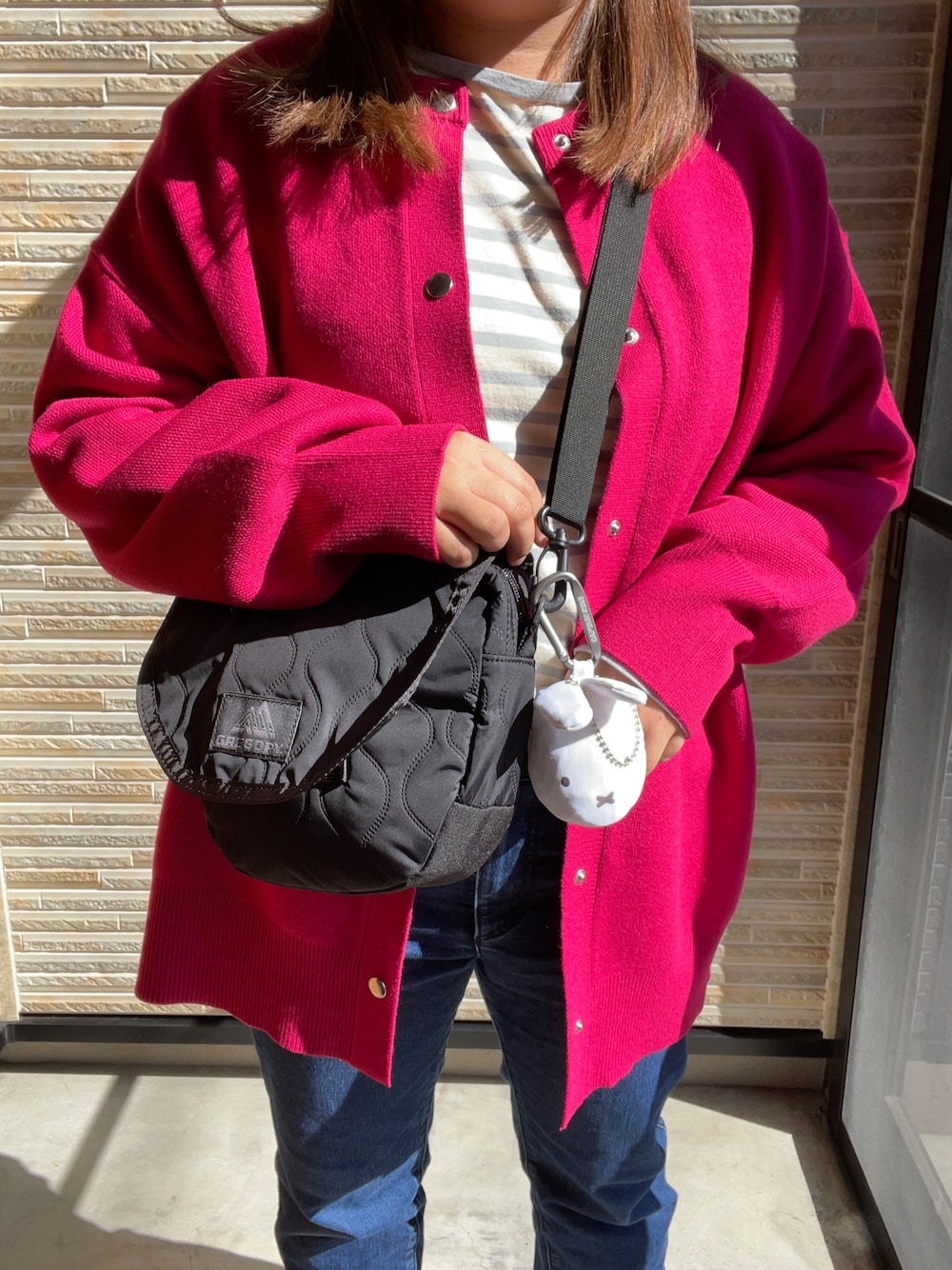 「秋ルック紹介するよ、オトナカジュアル、秋、秋のコーデ、カジュアル、低身長女子、パンツコーデ、ootd、スニーカーコーデ、今日のコーデ、GU、プチプラミックス、着回しコーデ、いいね、save、フォローお願いします🤑、ピンク」｜「FREAK'S STOREのGREGORY × FREAK'S STORE/グレゴリー 別注LAUGHING SHOULDER QUILT/別注ラッフィングショルダーキルト（ショルダーバッグ、ブラック系）」を使った、あじさん（レディース・153cm）の秋コーディネートの1枚目の写真
