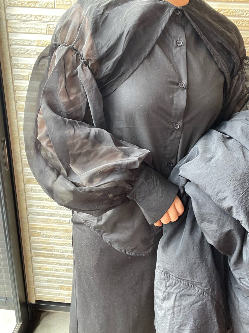 「クリスマスに着たい服、休日コーデ、冬コーデ、冬服、低身長女子、きれいめコーディネート、いいね、save、フォローお願いします🤑」｜「Solaceの3WAYシアーレイヤードシャツ（シャツ/ブラウス、ブラック系）」を使った、あじさん（レディース・153cm）の冬コーディネートの1枚目の写真