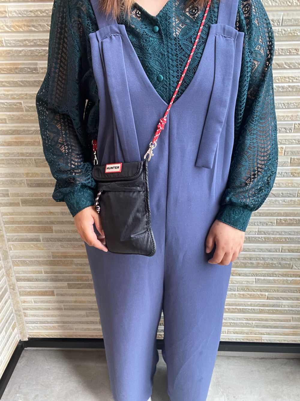 「ootd、シンプルコーデ、今日のコーデ、リラックススタイル、オーバーオール、着回しコーデ、低身長、低身長コーデ」｜「KBFのテープショルダーサロペット（サロペット/オーバーオール、ブルー系）」を使った、あじさん（レディース・153cm）の夏コーディネートの1枚目の写真