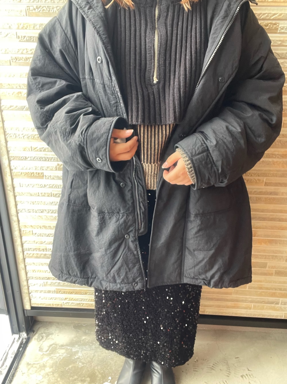 「冬、冬コーデ、低身長女子、休日コーデ、着回しコーデ、ニット、スパンコール、ショートブーツ、ootd、outfit」｜「niko and...の【ALLIED(アライド)】モンスターブルゾン（ブルゾン、ブラック系）」を使った、あじさん（レディース・153cm）の冬コーディネートの1枚目の写真