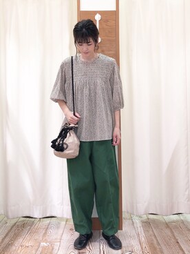 「刺繍」｜「アイテム（チノパンツ）」を使った、syk1302さん（レディース・160cm）の春コーディネート