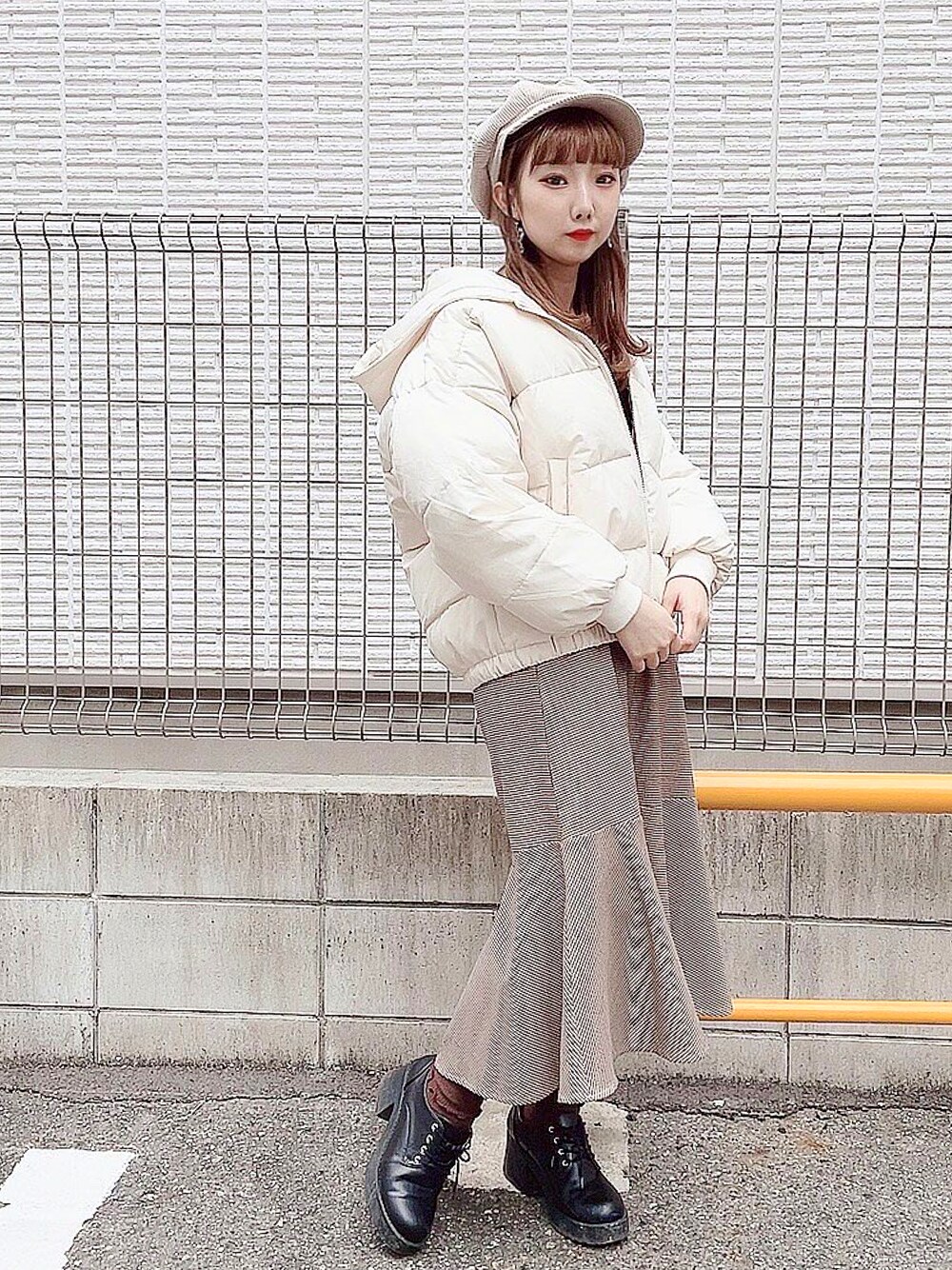 「チェック、WEGO、スカート、大人カジュアル、プチプラ、プチプラコーデ、低身長コーデ、お洒落さんとつながりたい、チェック柄に恋してる、未来のWEARISTAプロジェクト」｜「WEGOのWEGO/パテッドフードブルゾン（ダウンジャケット/コート、ベージュ系）」を使った、じんももさん（レディース・152cm）の冬コーディネートの1枚目の写真
