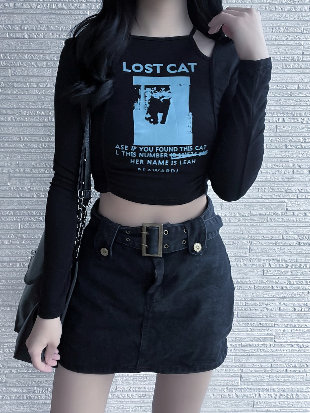 「shein、SHEIN、SHEINコーデ、シーイン、プチプラ、プチプラコーデ、Tシャツ、Tシャツ×デニム、ミニスカートコーデ、韓国ファッション、韓国好きな人と繋がりたい、韓国コーデ、秋コーデ、おしゃれさんと繋がりたい、骨格ウェーブ」｜「SHEINのアイテム（トートバッグ、ブラック系）」を使った、𝙉𝙀𝙊 ♡さん（レディース・157cm）の秋コーディネートの1枚目の写真