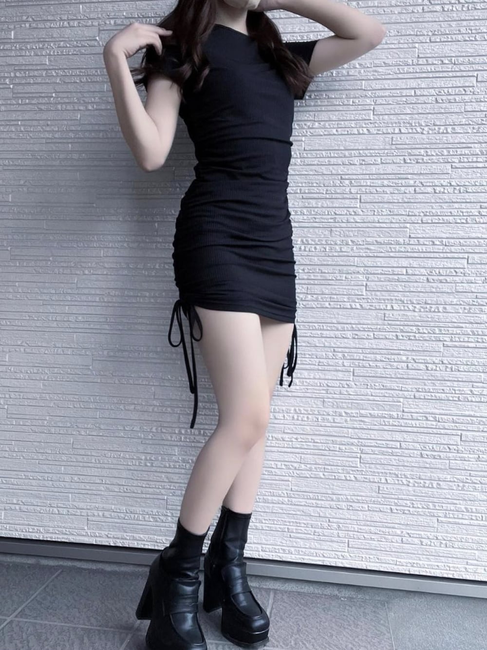 「シーイン、シーインコーデ、shein、SHEINコーデ、ワンピース、シンプルコーデ、おしゃれさんと繋がりたい、プチプラコーデ、プチプラ、韓国ファッション、韓国コーデ、韓国好きな人と繋がりたい、モノトーンコーデ、黒コーデ、セクシー」｜「SHEINのアイテム（ワンピース、ブラック系）」を使った、𝙉𝙀𝙊 ♡さん（レディース・157cm）の秋コーディネートの1枚目の写真