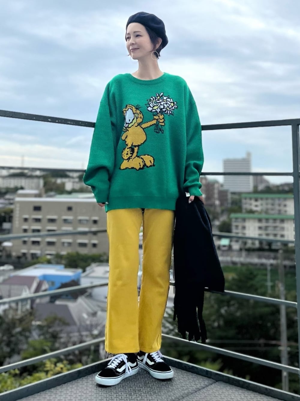 「Right-on、ライトオン、秋服、秋冬コーデ、高身長女子、高身長コーデ、ママコーデ、ママファッション、ゆったりコーデ、大人カジュアル、おしゃれさんと繋がりたい、骨格ナチュラル、秋ルック紹介するよ、ニット、ゆるニット」｜「BACK NUMBERのアイテム（その他パンツ、イエロー系）」を使った、chihoさん（レディース・166cm）の秋コーディネートの1枚目の写真