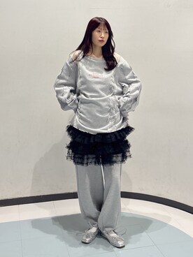 「w closet（ダブルクローゼット）のレースメロウスウェット（Tシャツ/カットソー、グレー系）」を使った、アベさん（レディース・164cm）の春コーディネート