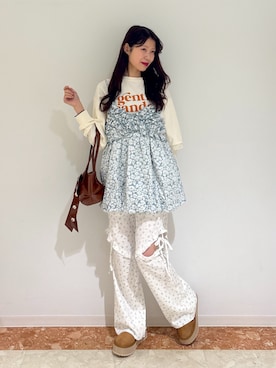 「w closet（ダブルクローゼット）のアイテム（Tシャツ/カットソー）」を使った、アベさん（レディース・163cm）の秋コーディネート