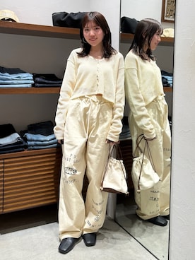 「Ungrid（アングリッド）のPAYDAY別注 ステンシルデザインラフパンツ（その他パンツ、ホワイト系）」を使った、多田詩音さん（レディース・152cm）の春コーディネート