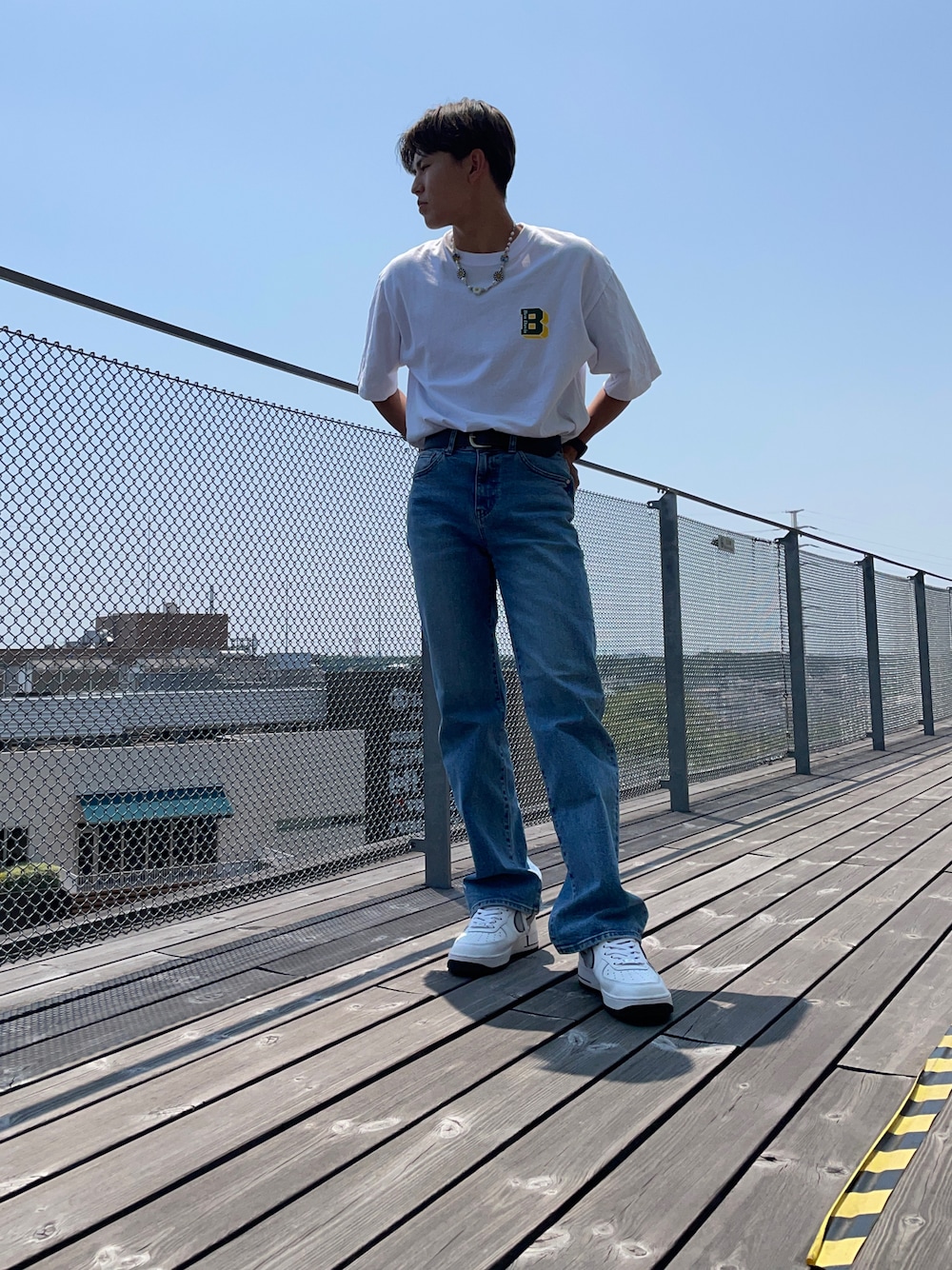 「高校生、フレアデニム、guess、メンズファッション、デニム、夏ファッション、Tシャツ、お洒落さんとつながりたい、いいね、save、フォローお願いします🤑、WEARyouthコーデ、お出かけコーデ」｜「GuessのNew Fit Denim Pant（デニムパンツ、ブルー系）」を使った、ユースケさん（メンズ・168cm）の夏コーディネートの1枚目の写真