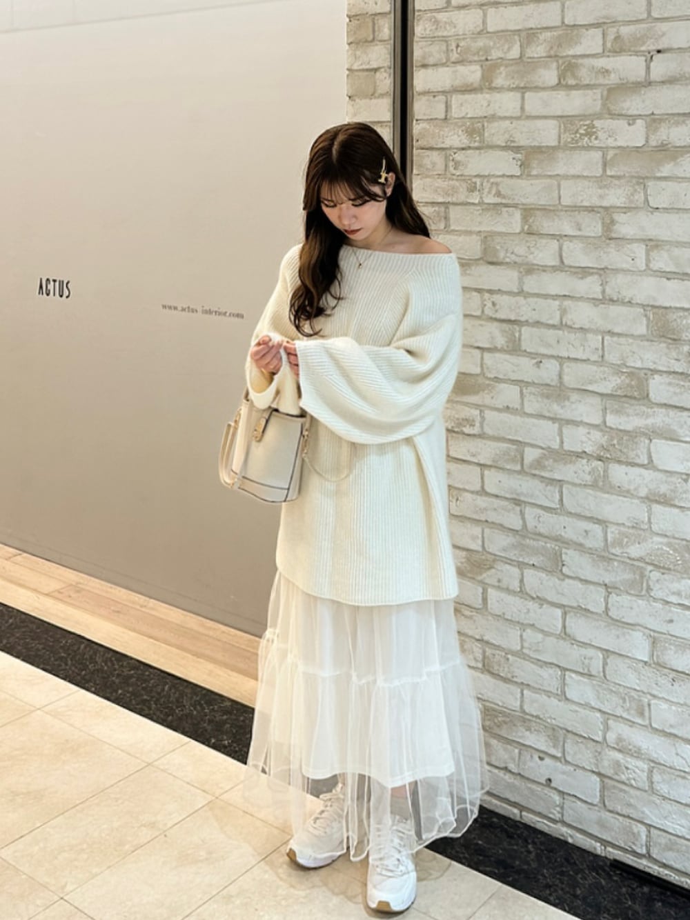 CELINE ヘアピン　ホワイト ギフトにも♪【CELINE】 トリオンフヘアクロー ヘアクリップ