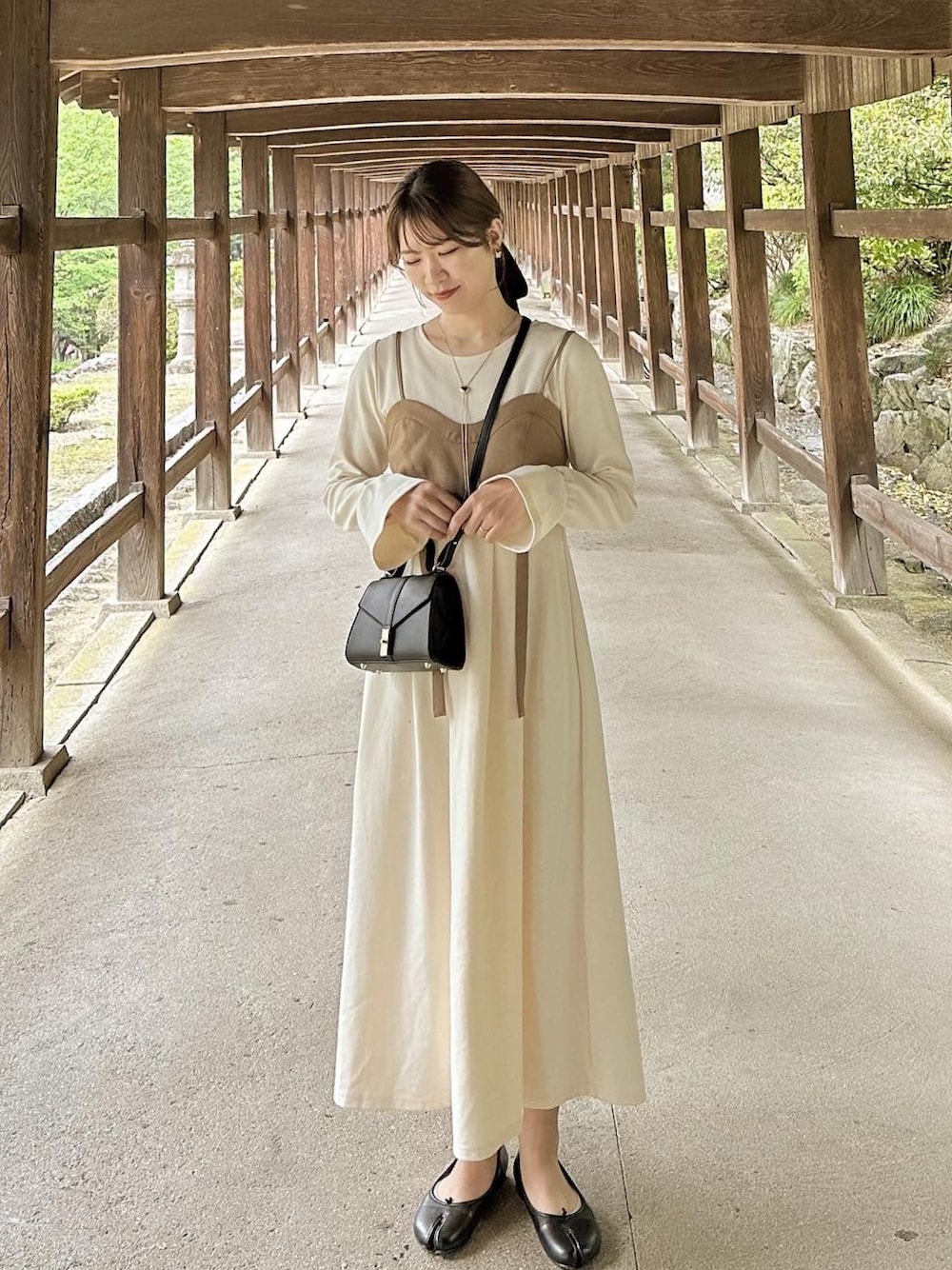 「春服コーデ、おでかけコーデ、春服、雨の日コーデ、お洒落さんとつながりたい、キレイめカジュアル、淡色コーデ、moitytto」｜「moi tyttoのビスチェセットマーメイドスカート（スカート、ベージュ系）」を使った、yunaさん（骨格ウェーブ・レディース・162cm）の春コーディネートの1枚目の写真